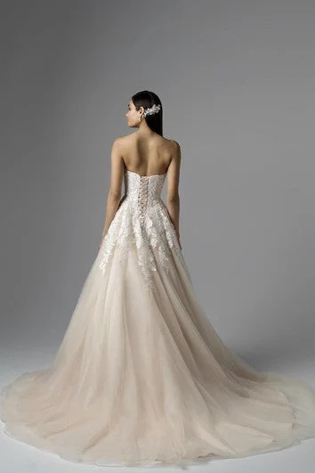 A-Line Sweetheart Appliqued Floor-Length Sleeveless Lace&Tulle Wedding Dress With Pleats And Lace-Up Back