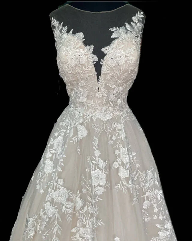 A-line Tulle Plus Size Wedding Dresses Lace Appliques