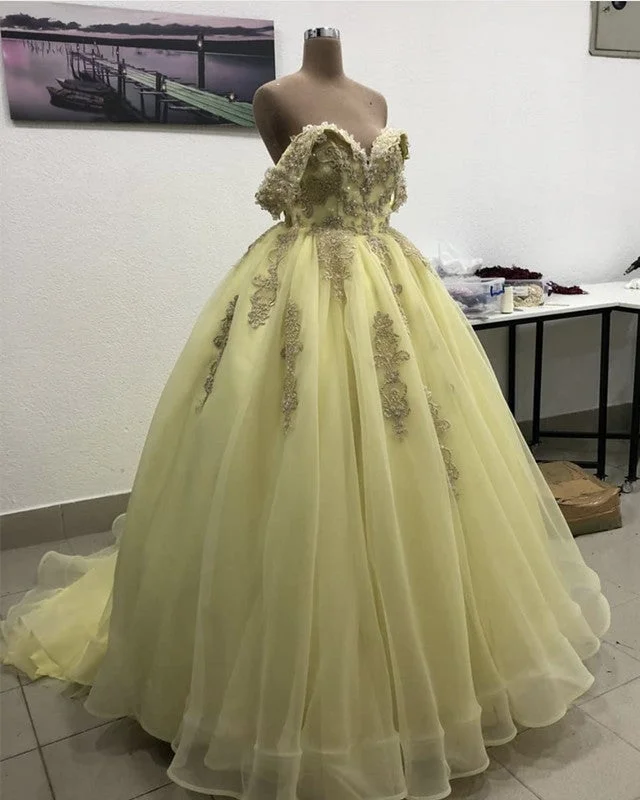 Tulle Off Shoulder Ball Gown Lace Embroidery Quinceanera Dresses