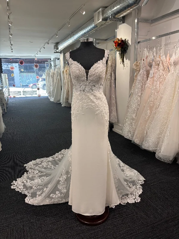 Your Favorite Sale is Back!Essense of Australia d3247