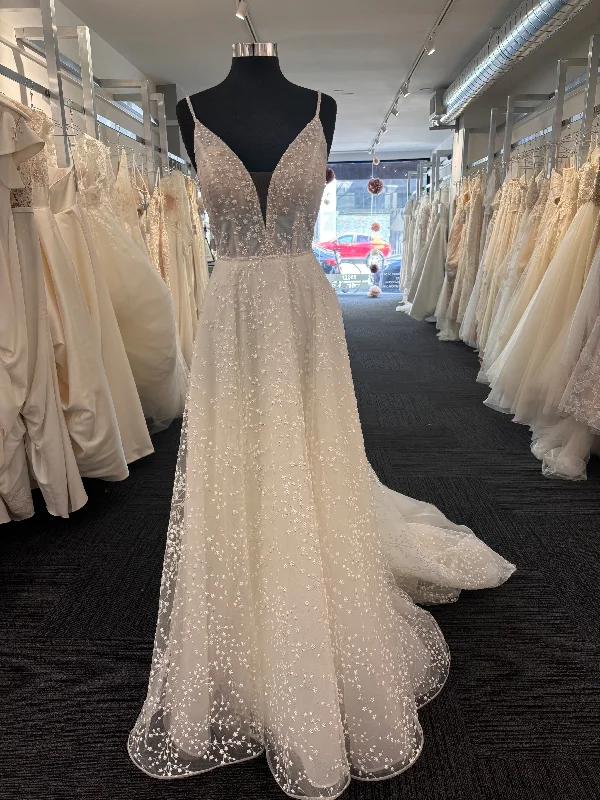 The Best Deals Won’t Wait!Essense of Australia D3858