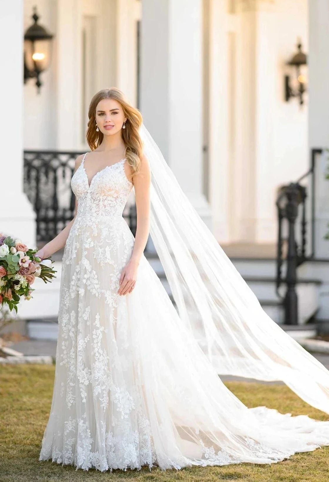 Best Price of the Season!Martina Liana 1261 - Size 12