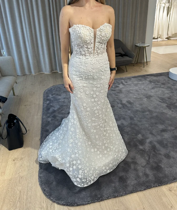 Shop Before It’s Gone!Pronovias Pheobe