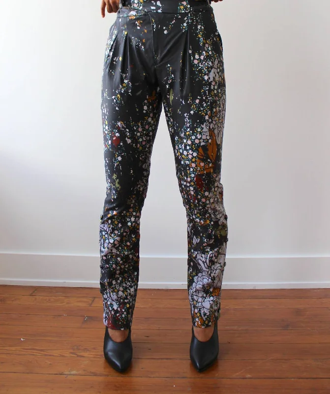 Shop Early, Save Big!Distressed Pleated Pants In Vintage Floral Print