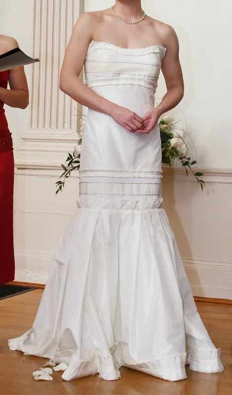 Buy One, Get One Free!Carolina Herrera Strapless Sweetheart Silk Patterned Fit and Flare