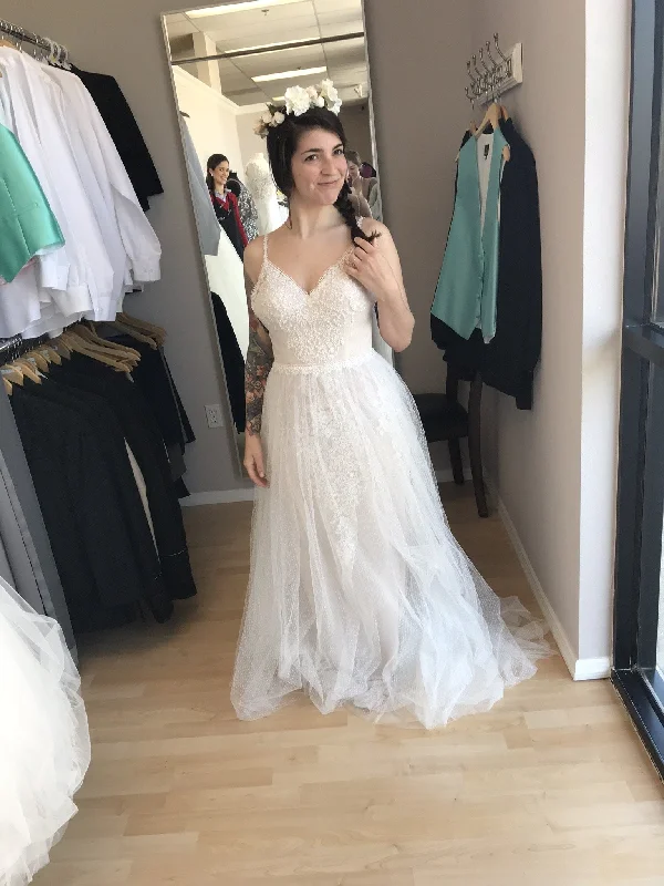 Massive Price Cuts!Chic Nostalgia Bridal Gown