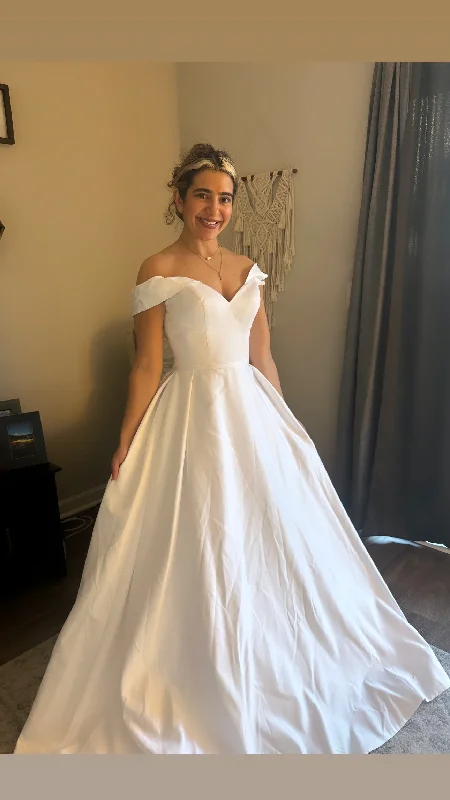 Flash Deals – Act Quickly!Vera Wang Ball gown