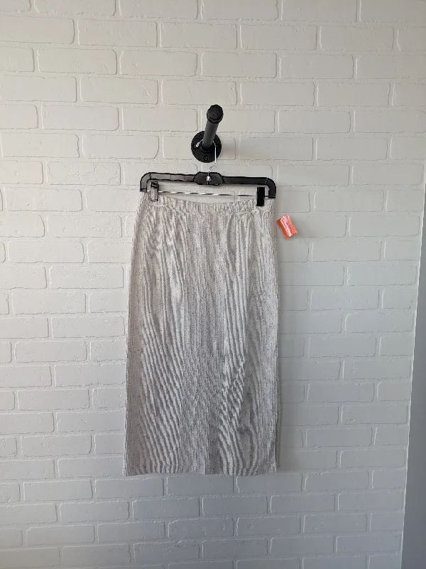 Steals and Deals Await!Skirt Midi By Lou And Grey  Size: 4