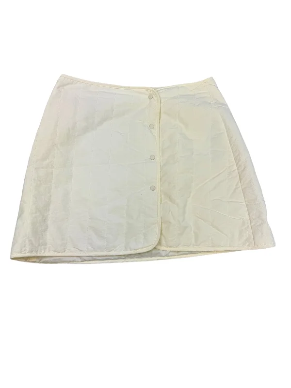 Don’t Wait – Deals Won’t Last!Skirt Mini & Short By Zara Basic  Size: 4