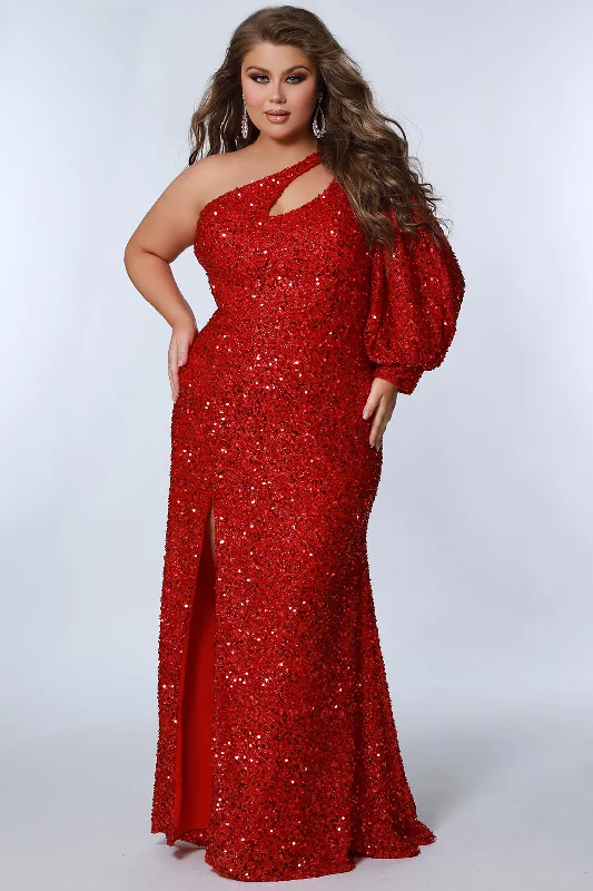 Shop Before It’s Gone!Impeccable Formal Dress